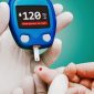 Cek darah un̈tuk pemeriksaan diabetes. (Dok. Rspondokindah.co.id)